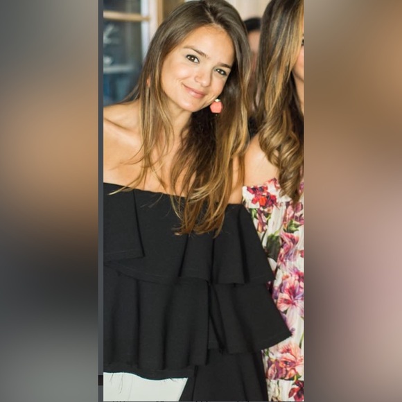 ZETA moda off the shoulder ruffle too with “unfinished” seams - Picture 3 of 3